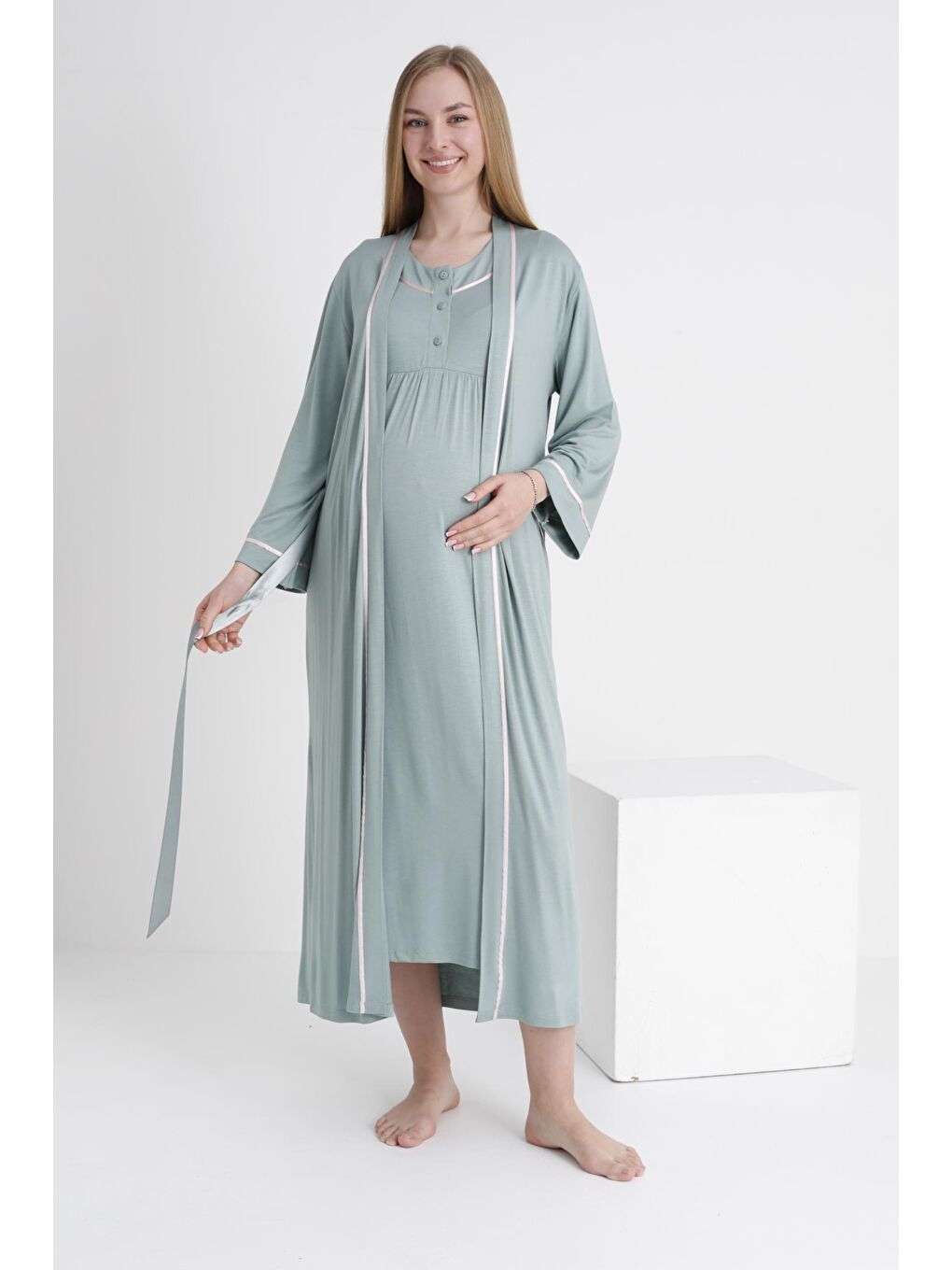 Yeşil Sabahlıklı Emzirmeye Uygun Şerit Detaylı Hamile ve Lohusa Sıfır Kol Gecelik Takımı