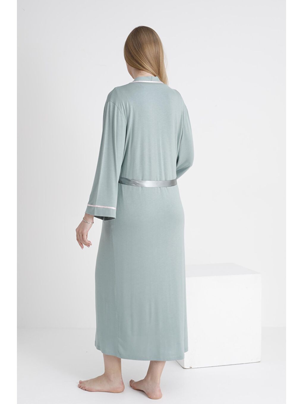 Yeşil Sabahlıklı Emzirmeye Uygun Şerit Detaylı Hamile ve Lohusa Sıfır Kol Gecelik Takımı-1