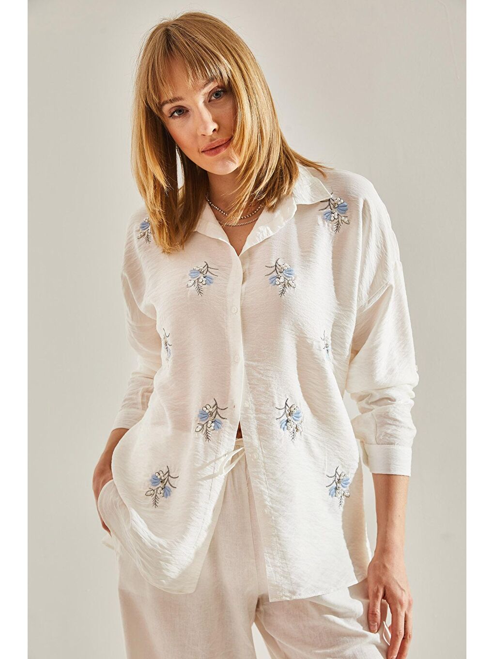 Ekru Kadın Nakış Taş İşlemeli Keten Ayrobin Oversize Gömlek-1