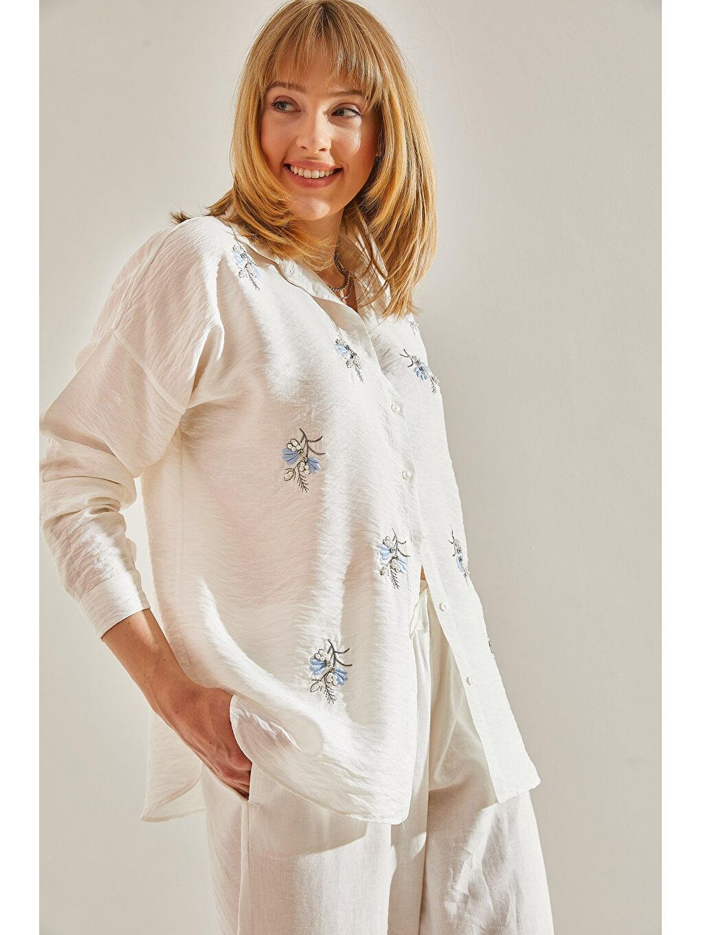 Ekru Kadın Nakış Taş İşlemeli Keten Ayrobin Oversize Gömlek-2