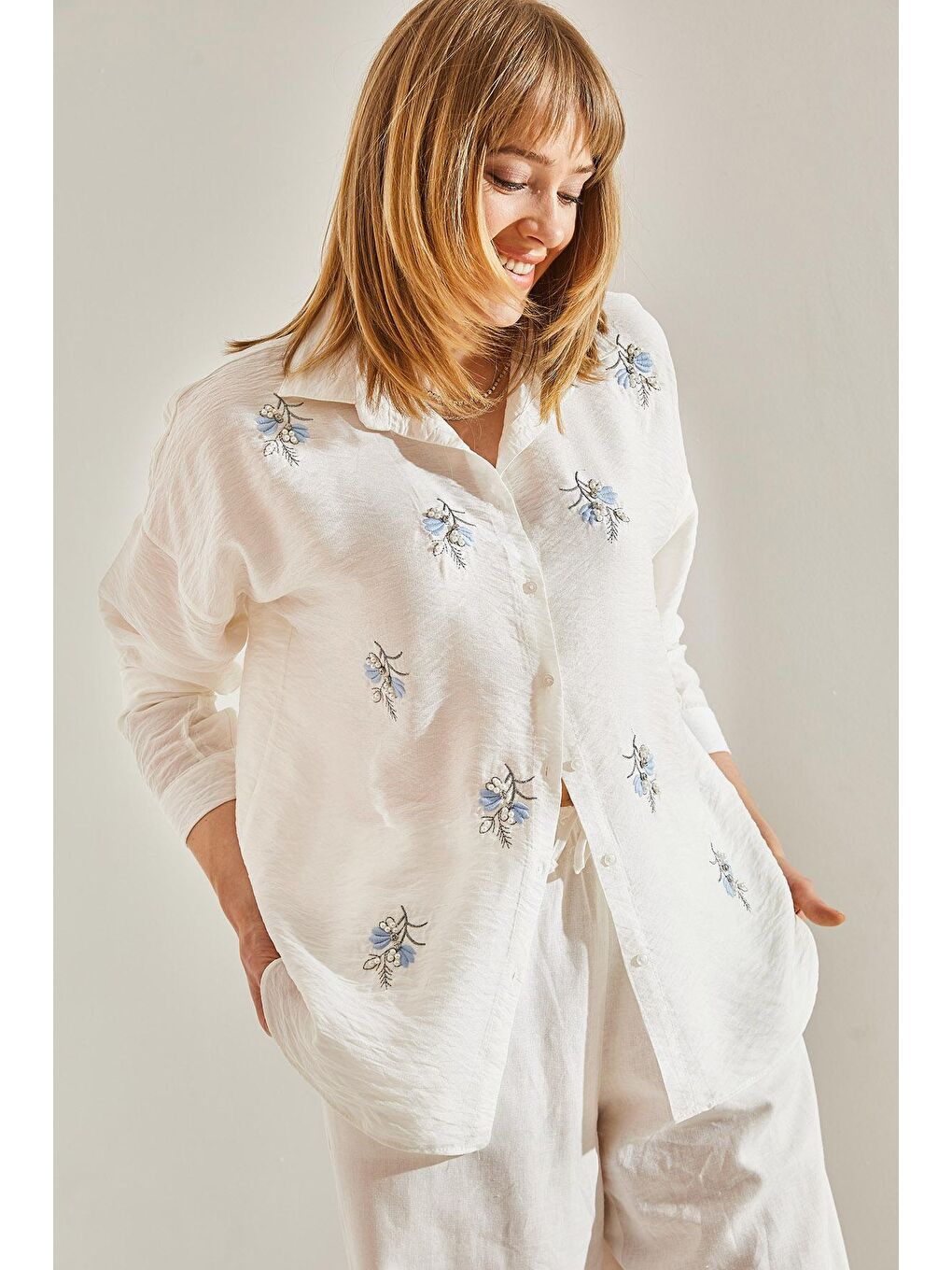 Ekru Kadın Nakış Taş İşlemeli Keten Ayrobin Oversize Gömlek-3