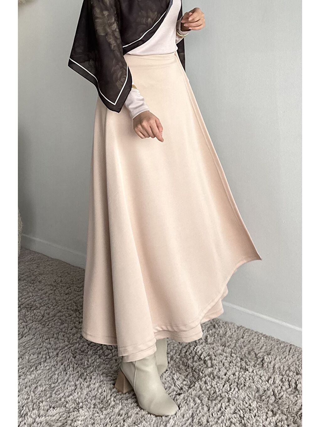 Bej Bel Bağlama Detaylı Kiloş Scuba Tesettür Etek-2