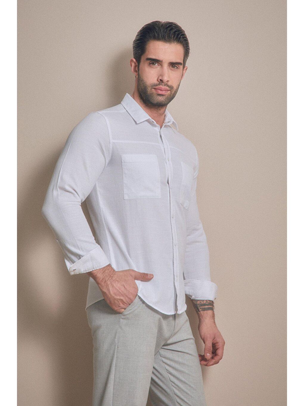 Beyaz Çıtçıtlı Cepli Gömlek