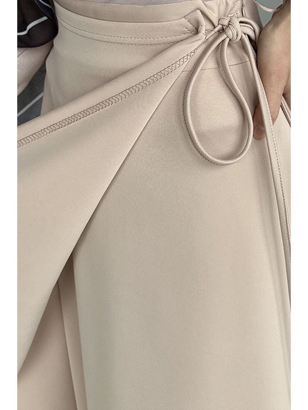 Bej Bel Bağlama Detaylı Kiloş Scuba Tesettür Etek-8