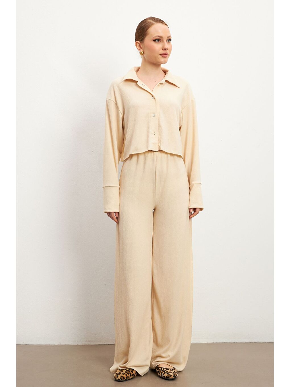 Kadın Bej Yırtmaç Detaylı Krinkıl Pantolon-3