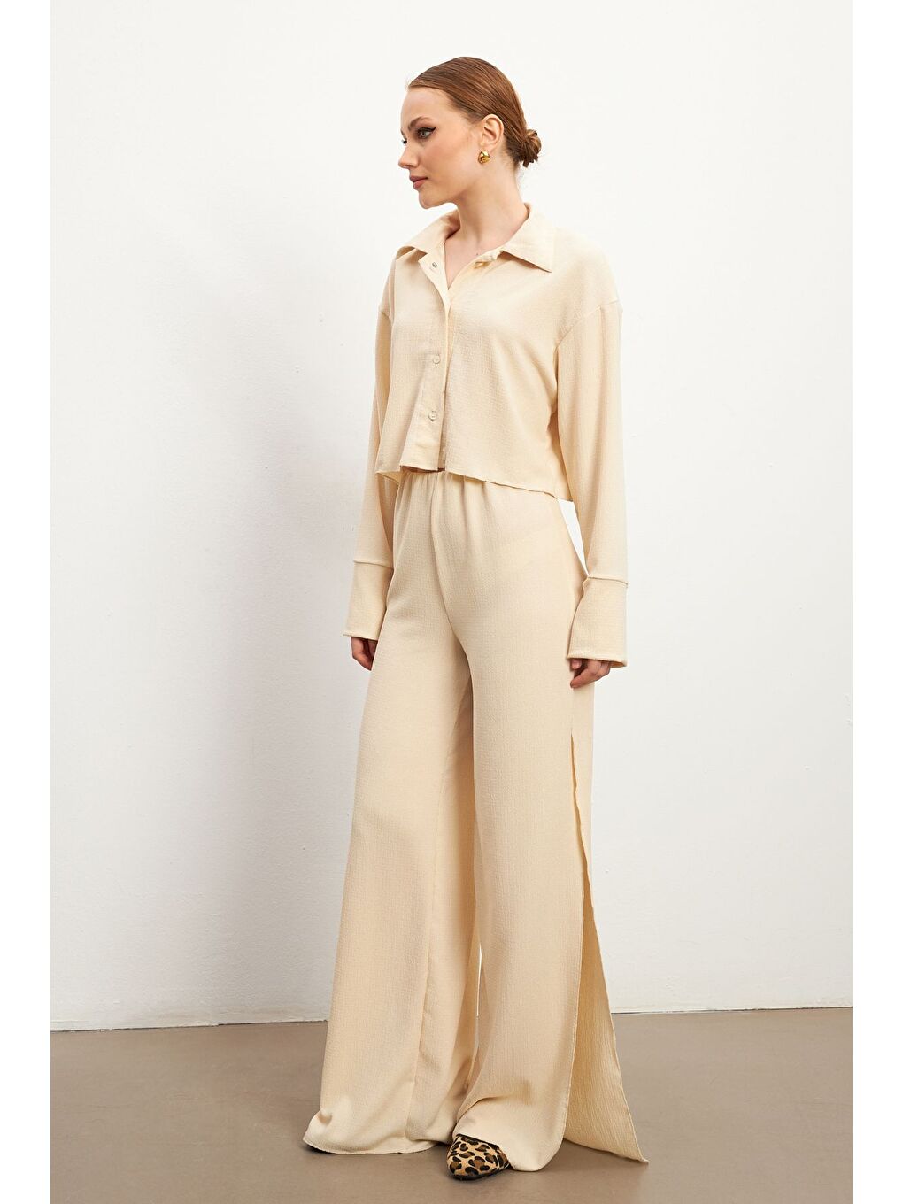 Kadın Bej Yırtmaç Detaylı Krinkıl Pantolon-5