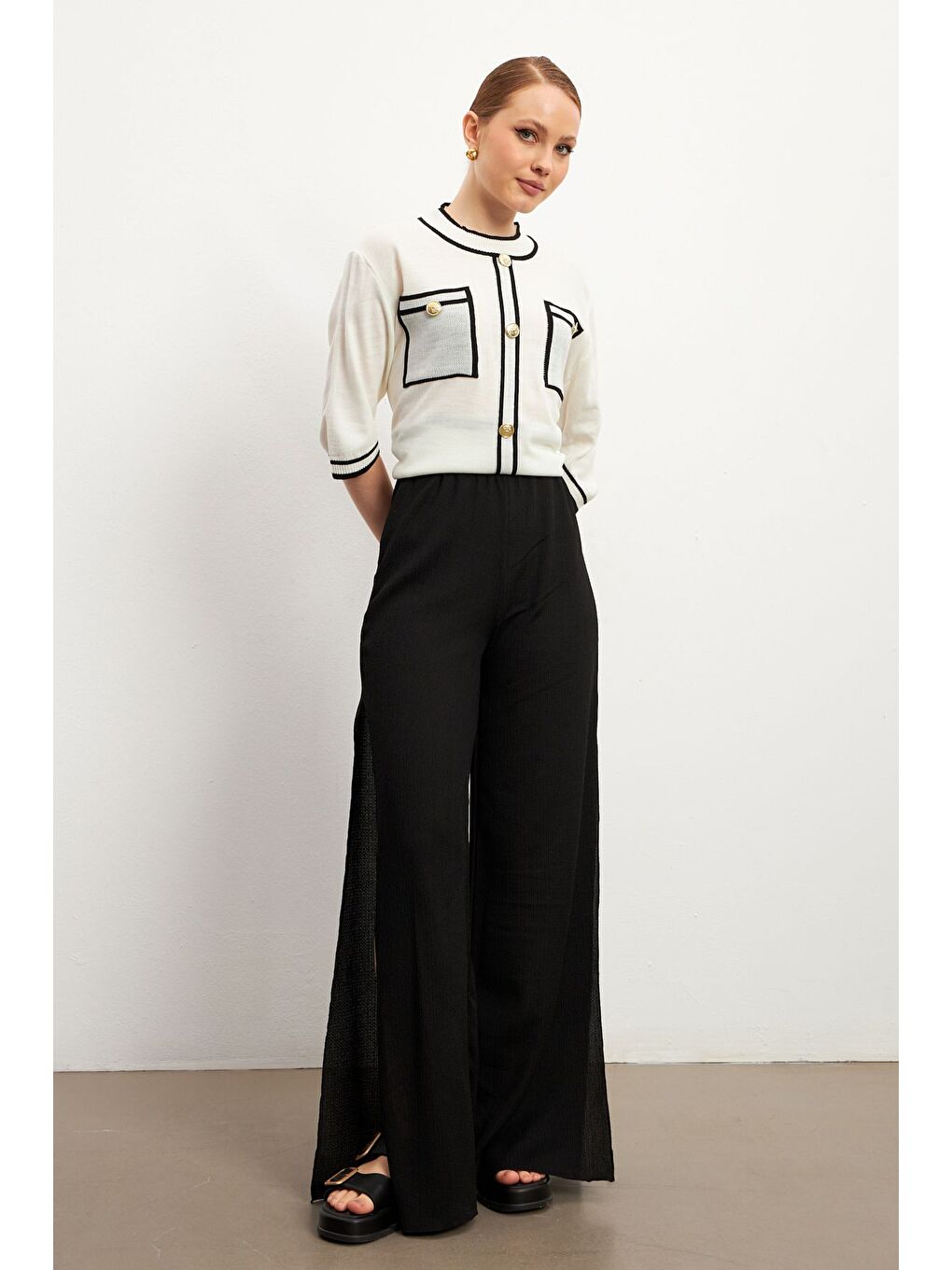 Kadın Siyah Yırtmaç Detaylı Krinkıl Pantolon-3