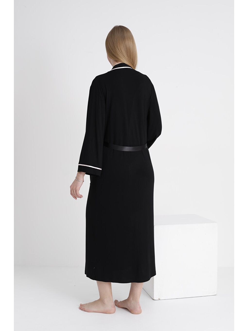 Siyah Sabahlıklı Emzirmeye Uygun Şerit Detaylı Hamile ve Lohusa Sıfır Kol Gecelik Takımı-1