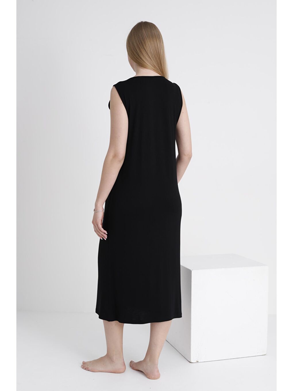 Siyah Sabahlıklı Emzirmeye Uygun Şerit Detaylı Hamile ve Lohusa Sıfır Kol Gecelik Takımı-5