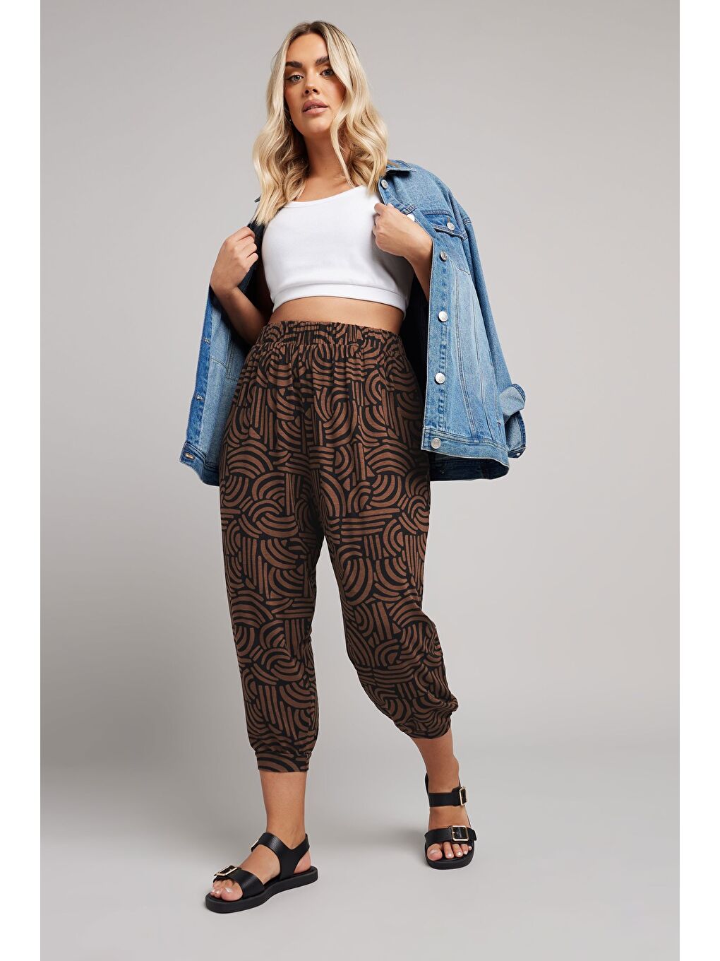 Kahverengi Büyük Beden Beli ve Paçası Lastikli Cepli Soyut Desenli Pantolon 145293-1