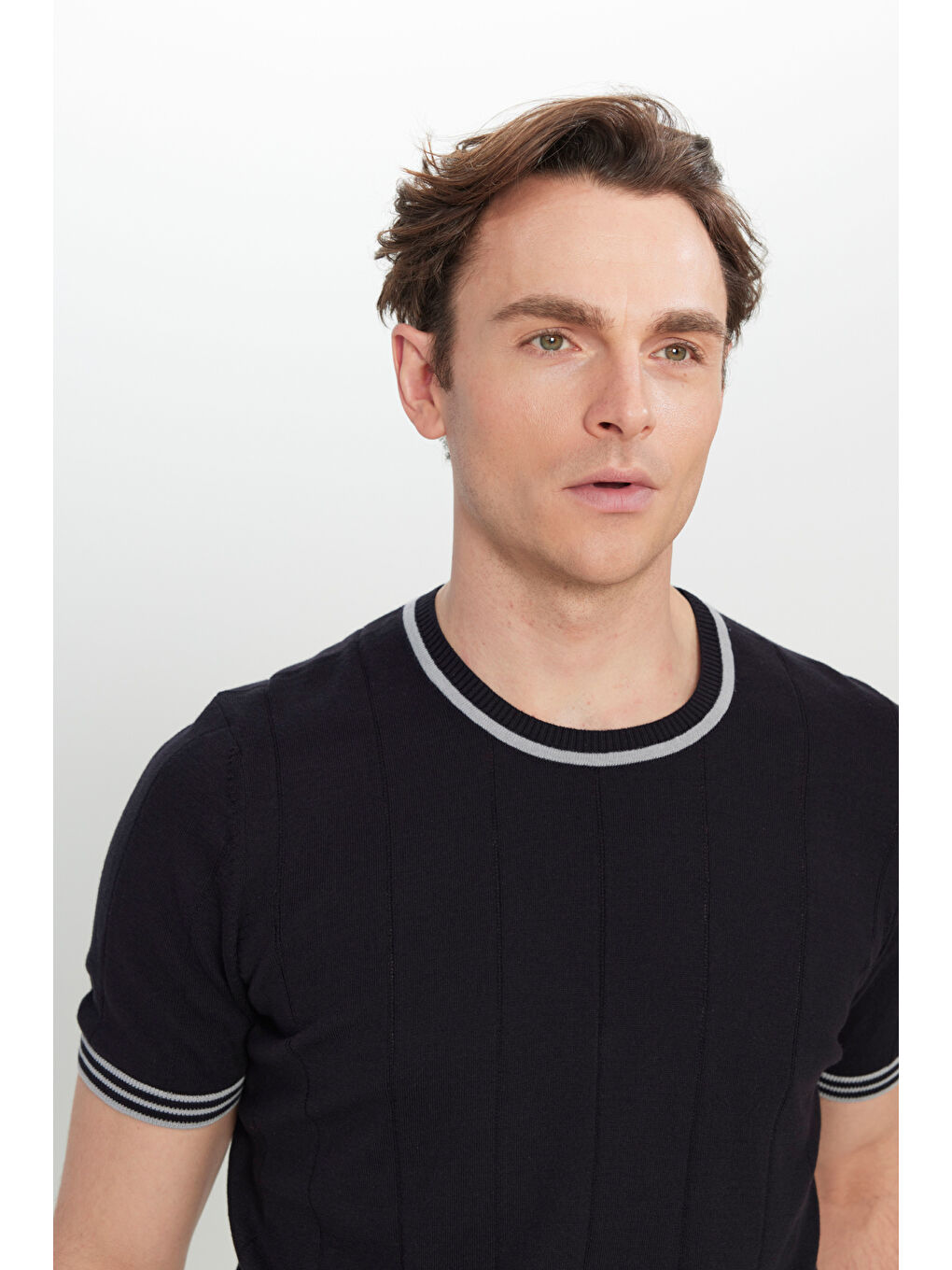 Erkek Siyah %100 Pamuk Standart Fit Normal Kesim Bisiklet Yaka Triko Tişört-3