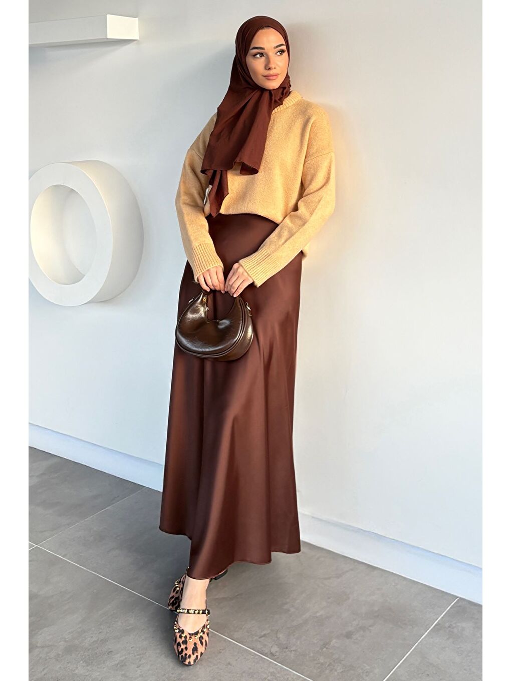 Kahverengi Bel Lastikli Saten Tesettür Etek-2
