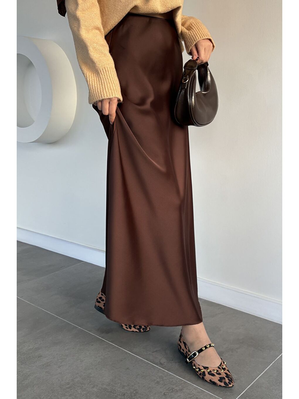 Kahverengi Bel Lastikli Saten Tesettür Etek-5