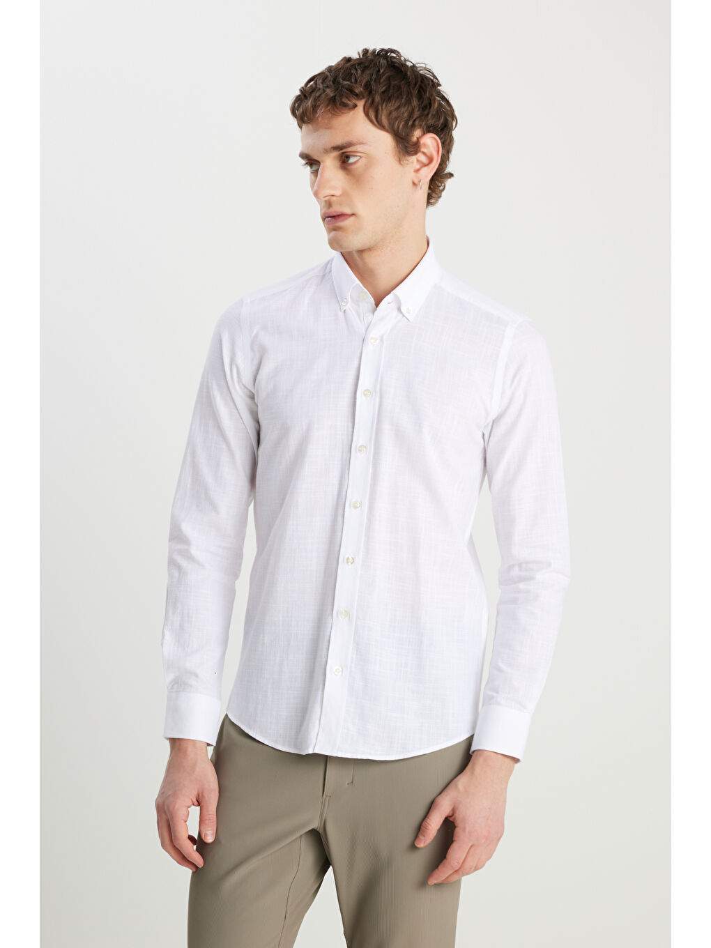 Erkek Beyaz %100 Pamuk Slim Fit Düğmeli Yaka Armürlü Flamlı Gömlek-2