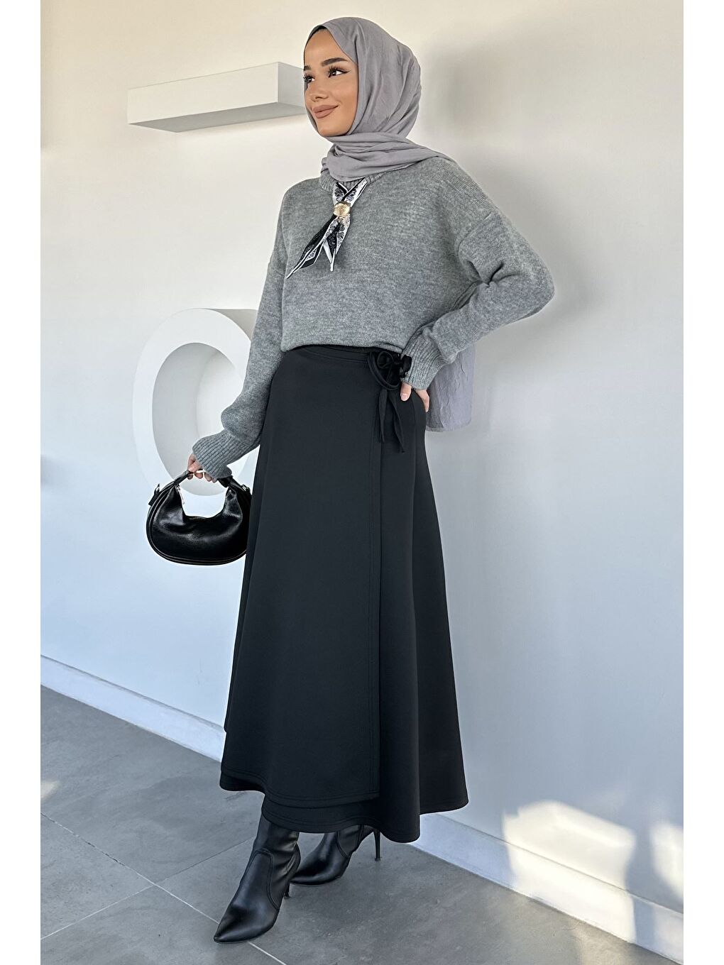 Siyah Bel Bağlama Detaylı Kiloş Scuba Tesettür Etek-2