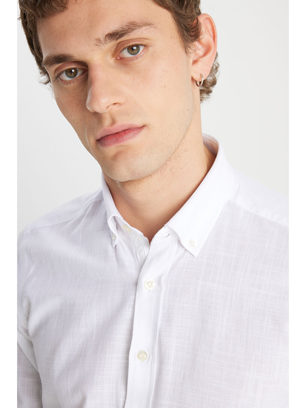 Erkek Beyaz %100 Pamuk Slim Fit Düğmeli Yaka Armürlü Flamlı Gömlek-3