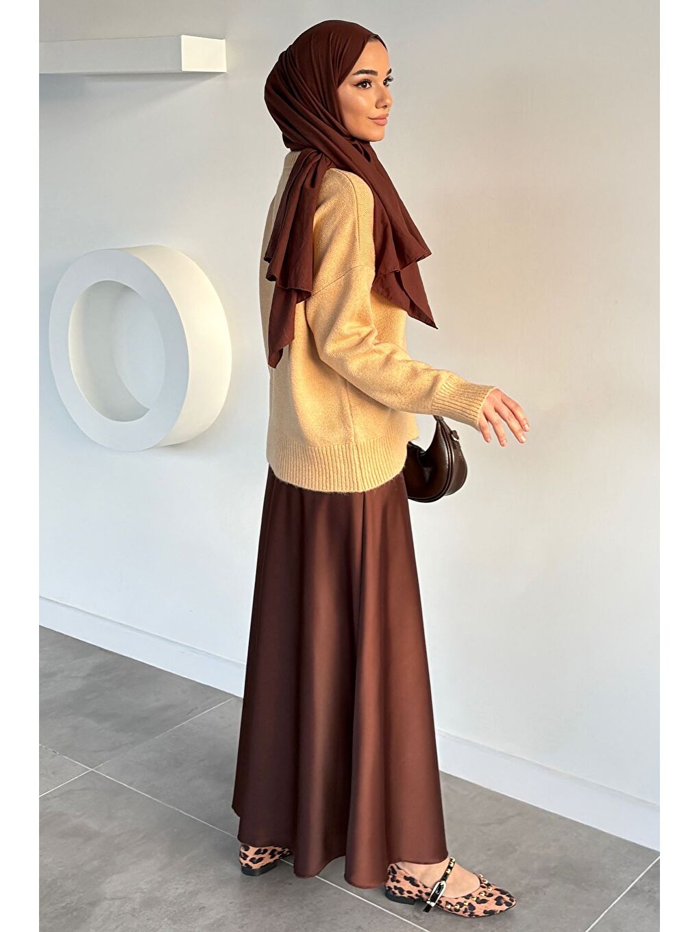 Kahverengi Bel Lastikli Saten Tesettür Etek-7