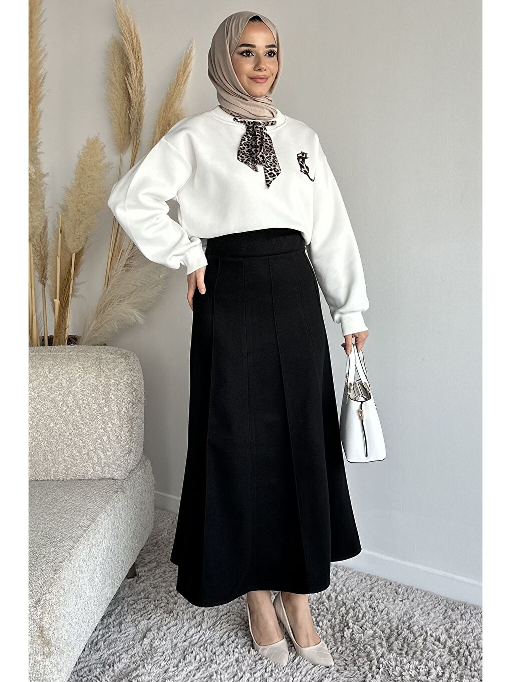 Siyah Bel Lastikli Çimalı Kaşe Tesettür Etek-3
