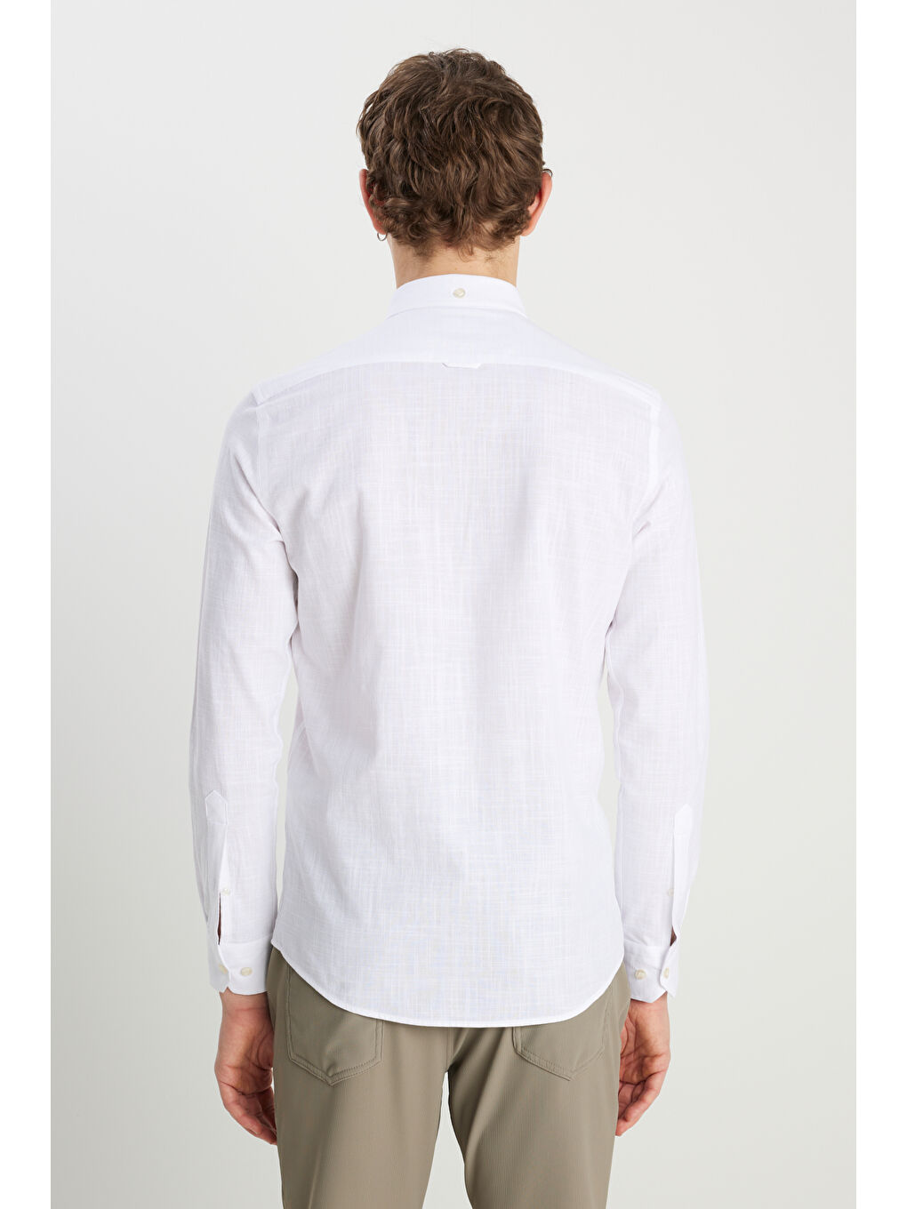 Erkek Beyaz %100 Pamuk Slim Fit Düğmeli Yaka Armürlü Flamlı Gömlek-4