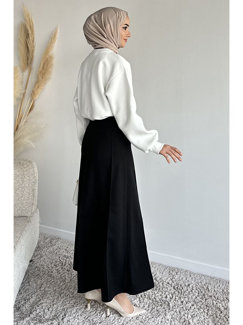 Siyah Bel Lastikli Çimalı Kaşe Tesettür Etek-4
