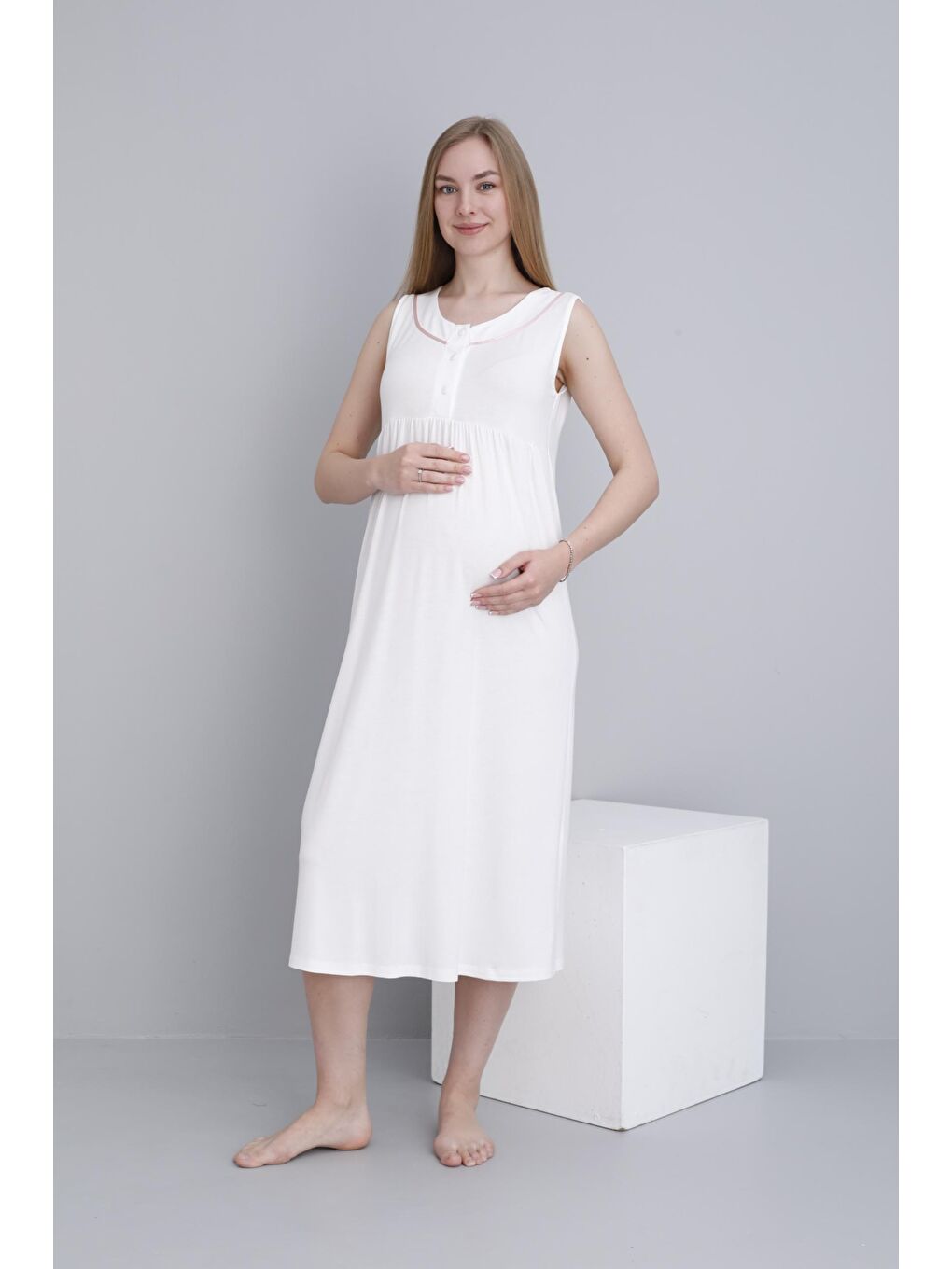Beyaz Sabahlıklı Emzirmeye Uygun Şerit Detaylı Hamile ve Lohusa Sıfır Kol Gecelik Takımı-3