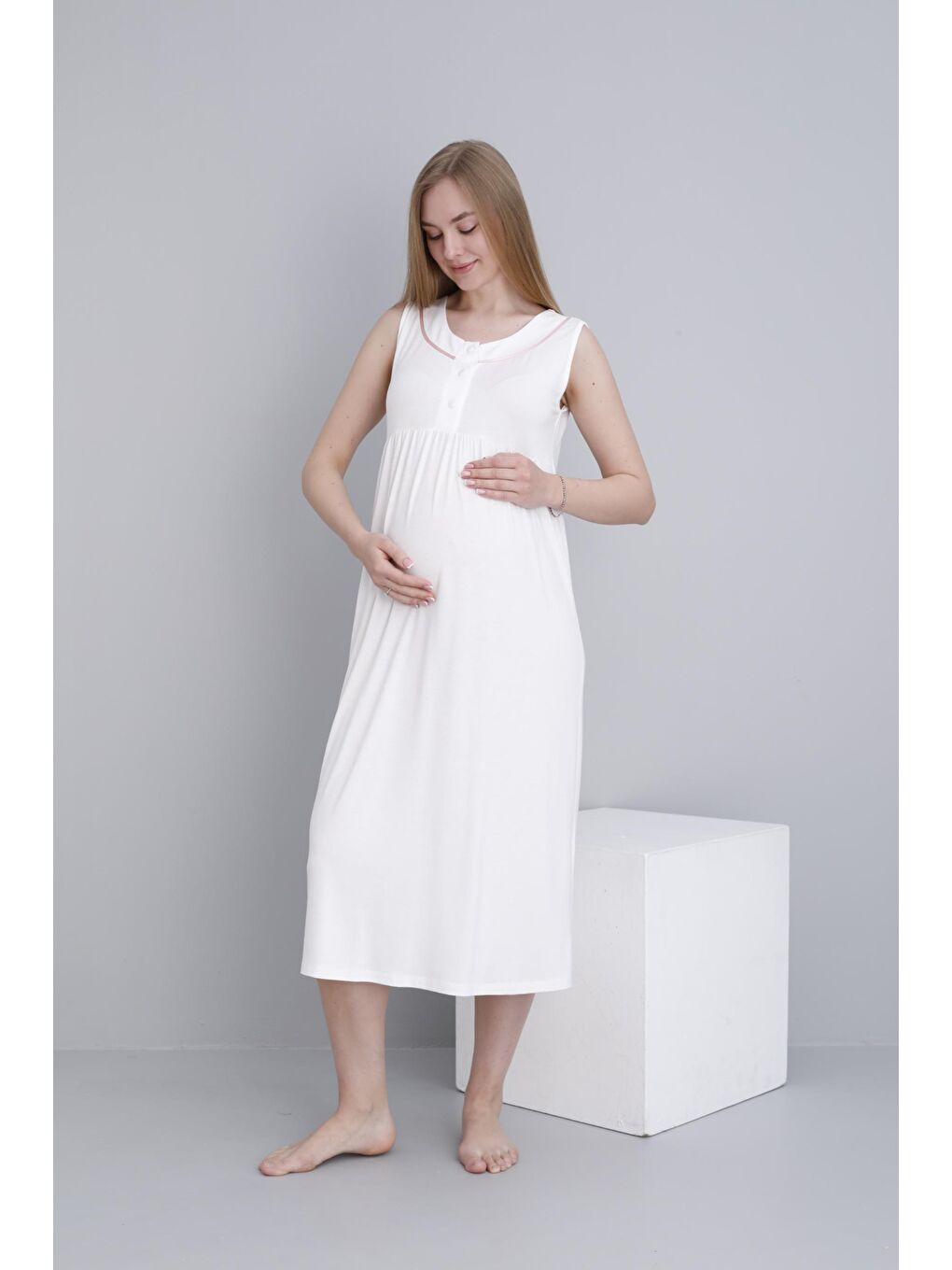 Beyaz Sabahlıklı Emzirmeye Uygun Şerit Detaylı Hamile ve Lohusa Sıfır Kol Gecelik Takımı-4
