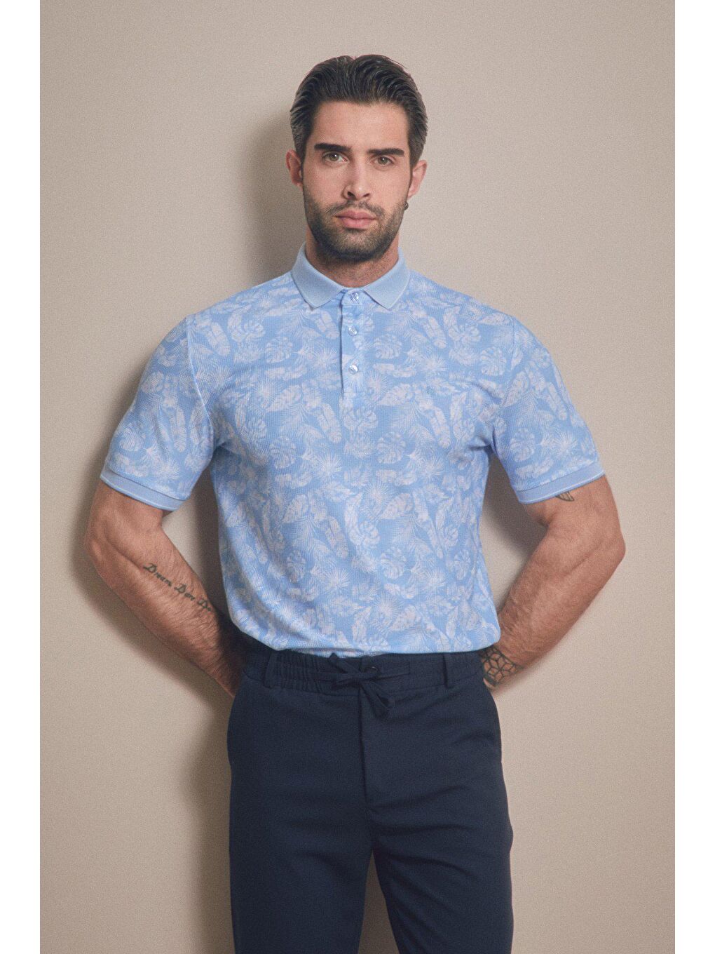 Mavi Yaprak Basılı Polo Yaka Tişört