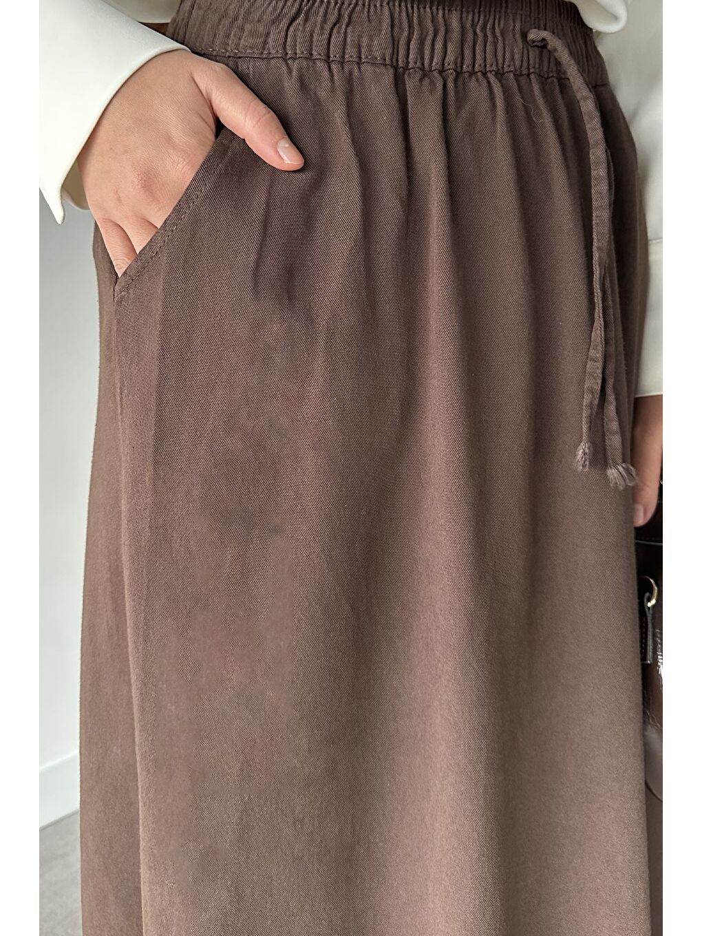 Kahverengi Çift Cepli Bel Lastikli Tesettür Gabardin Etek-3