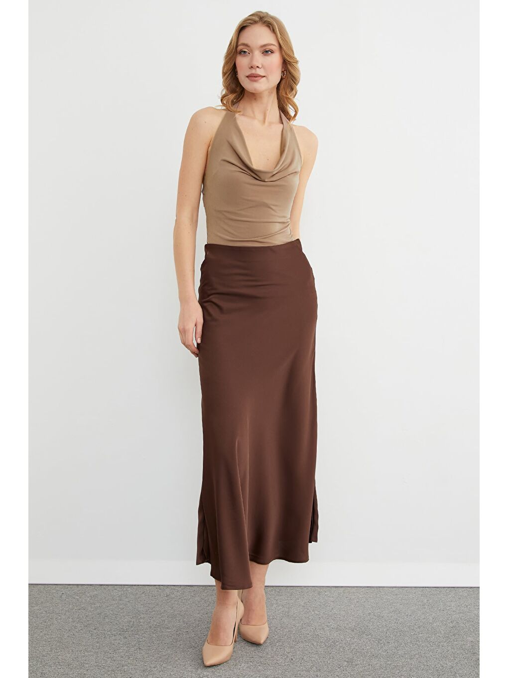 Kahverengi Beli Lastikli Midi Boy Saten Etek-1