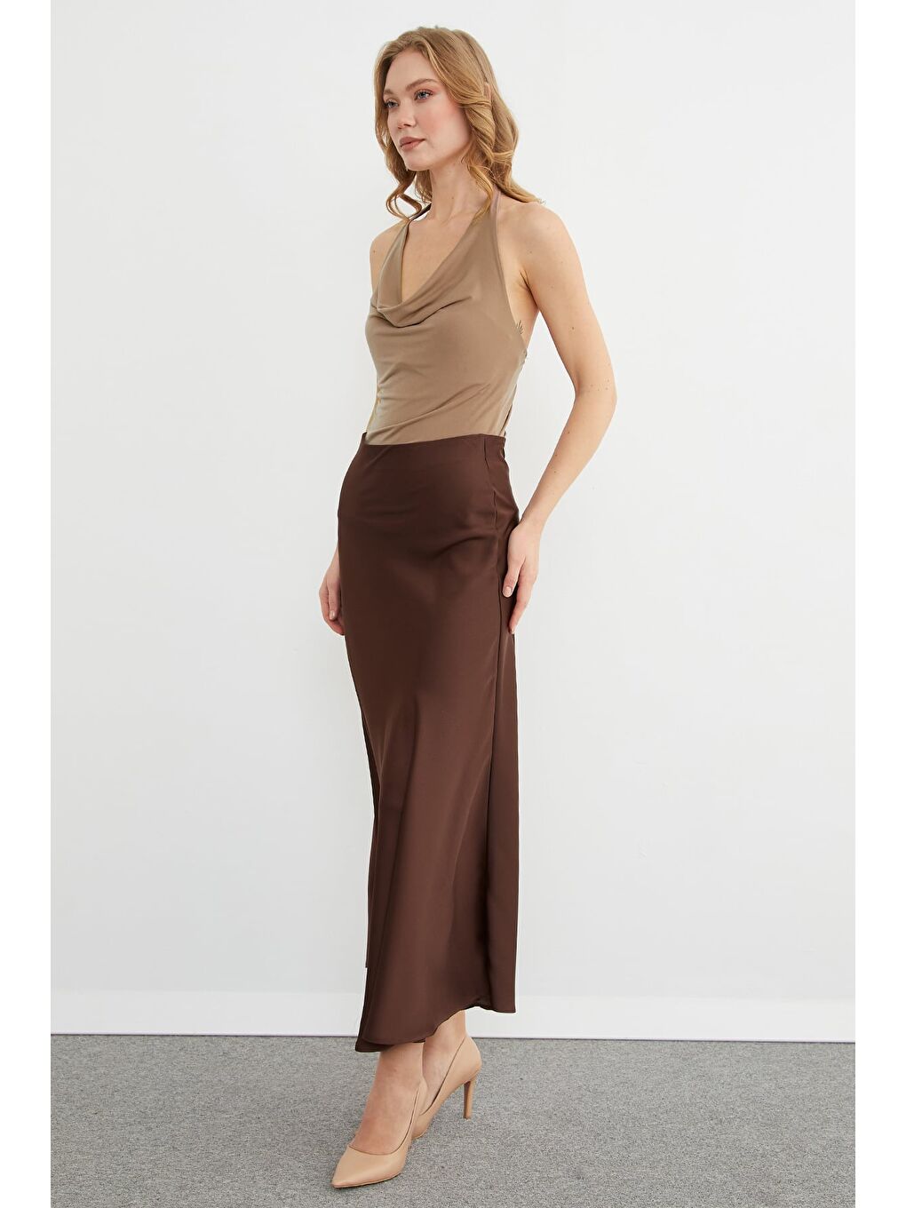 Kahverengi Beli Lastikli Midi Boy Saten Etek-2