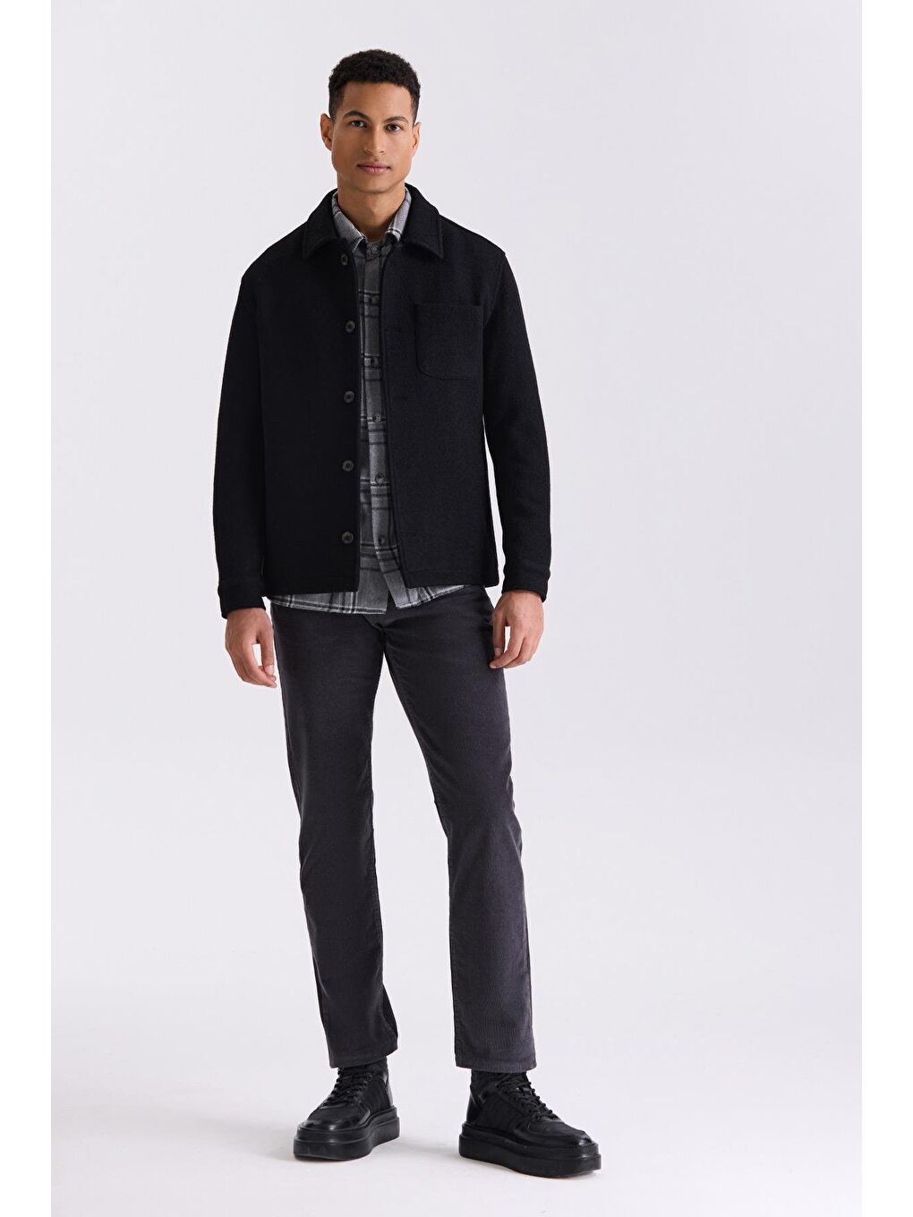 Siyah Slim Fit Berberi Yaka Yünlü Kaşe Kaban-1