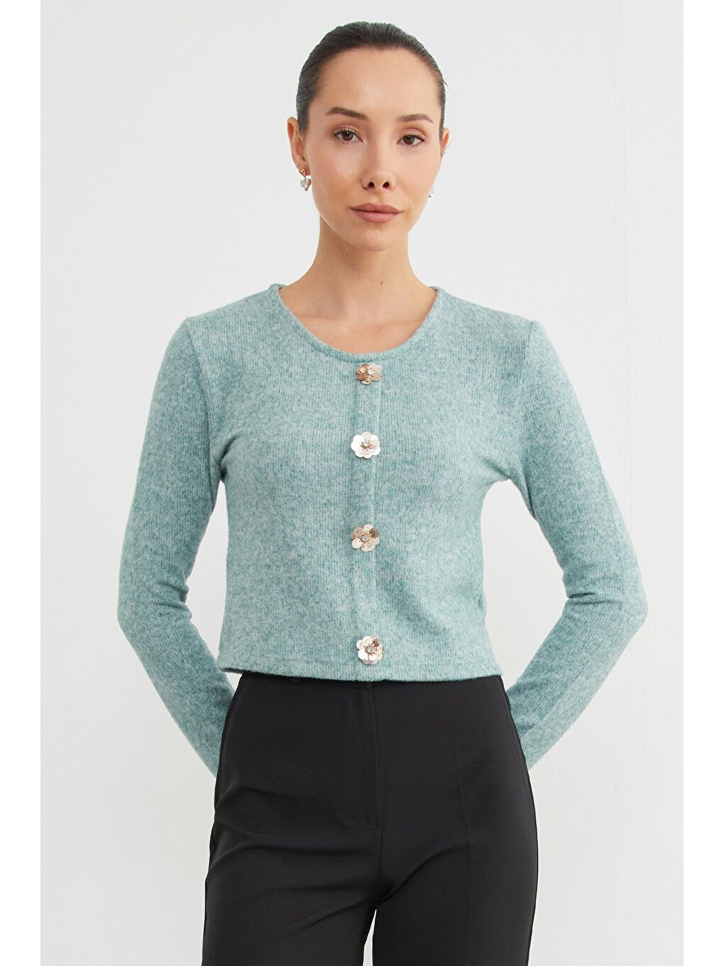 Yeşil Çiçek Aksesuarlı Bisiklet Yaka Bluz-2