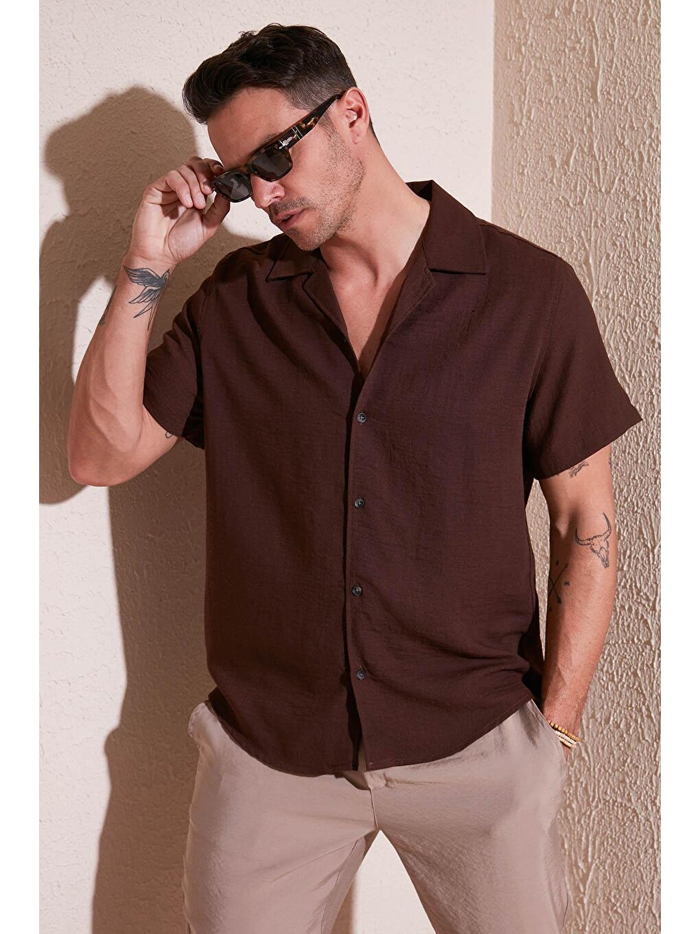Kahverengi Keten Görünümlü Kısa Kollu Apaş Yaka Regular Fit Gömlek CF23S116775
