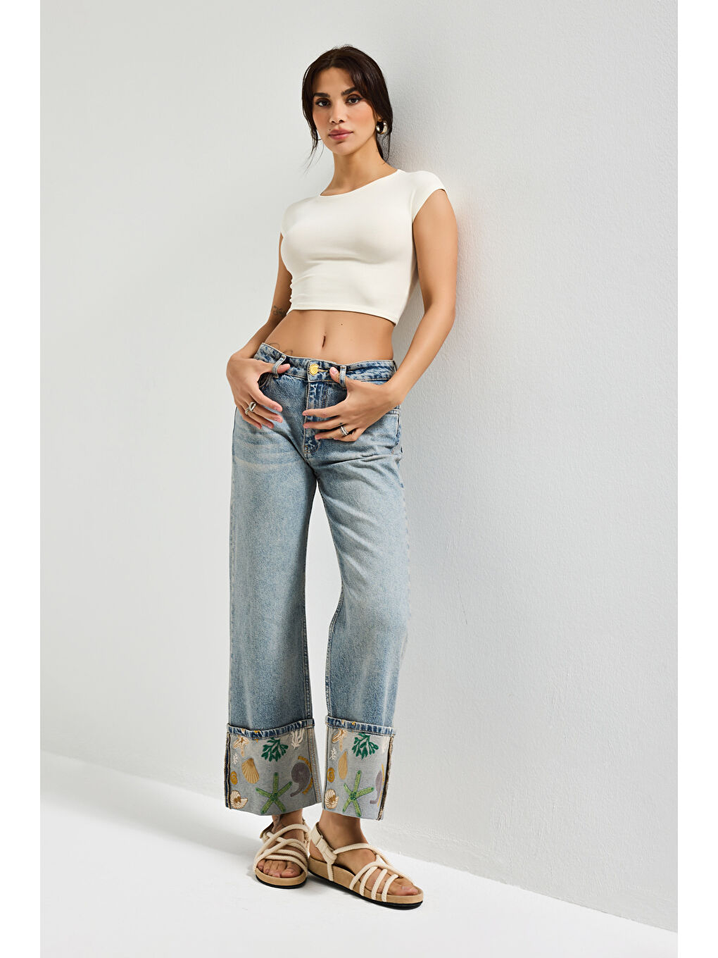 Mavi Kadın Jean Rengi 4s6-65 Straight Fit Corn Turn Up Elastan Kumaş Paça Nakışlı Tasarım Denim Jean-1