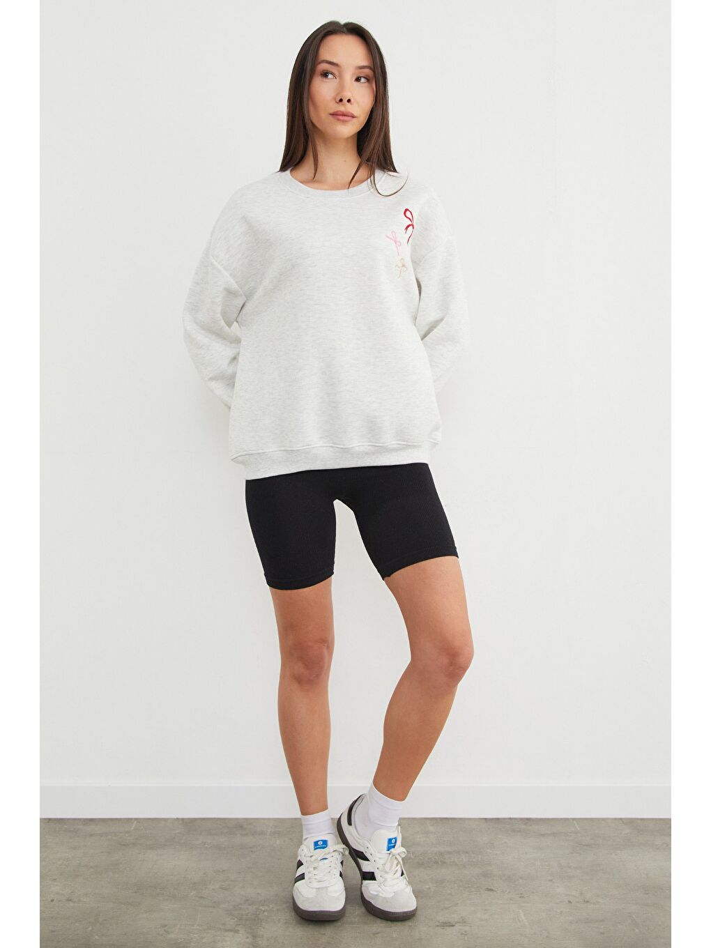 Gri 3 İplik Fiyonk Nakışlı Oversize Sweatshirt-2