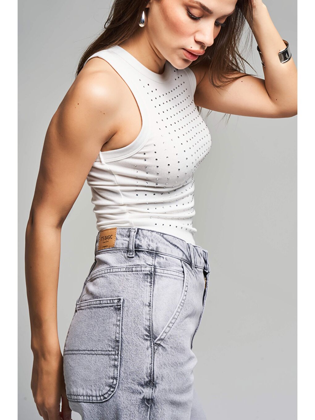 Kadın Beyaz Renk Halter Yaka İnce Fitilli Kumaş Parlak Taşlı Tasarım Body-2