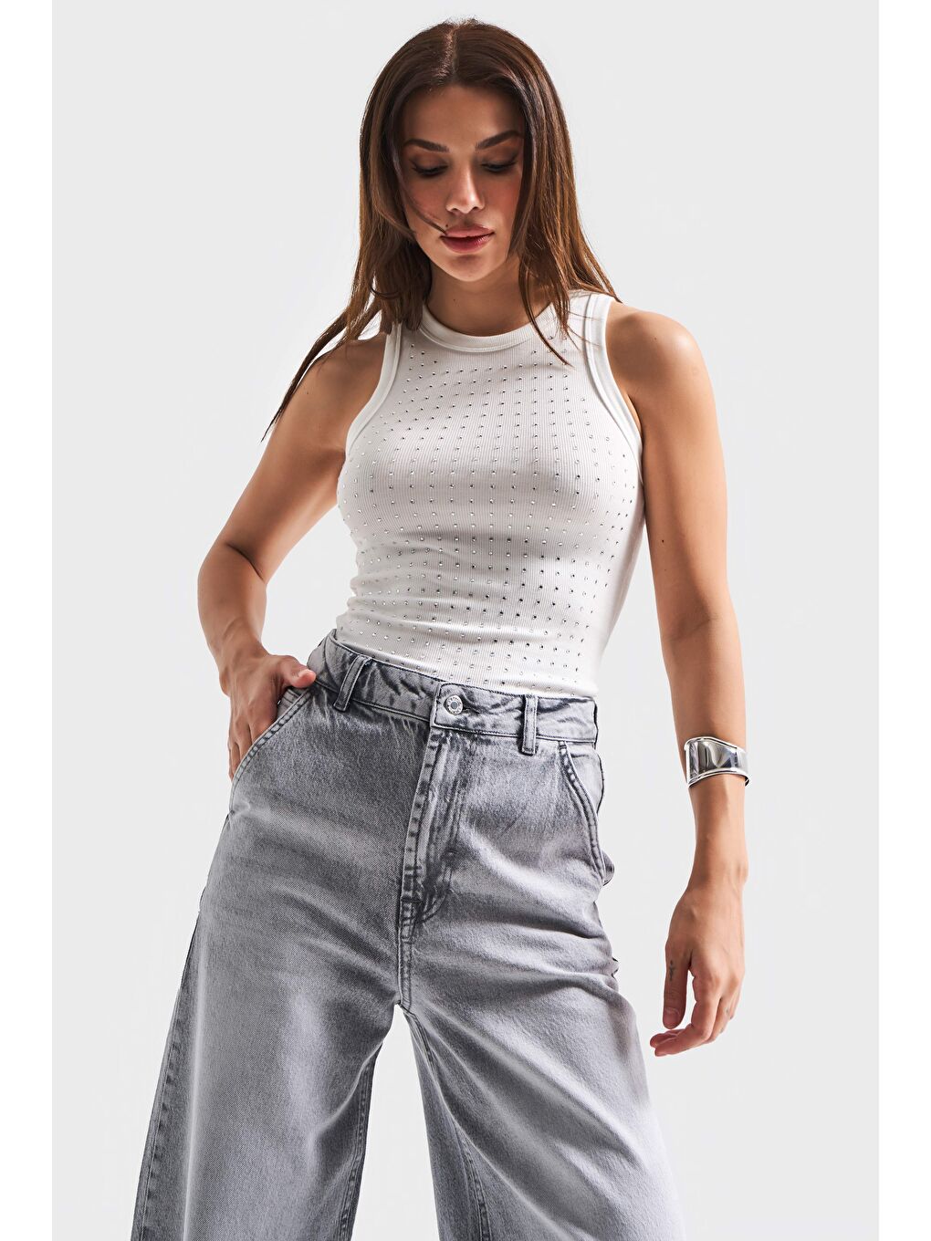 Kadın Beyaz Renk Halter Yaka İnce Fitilli Kumaş Parlak Taşlı Tasarım Body-3