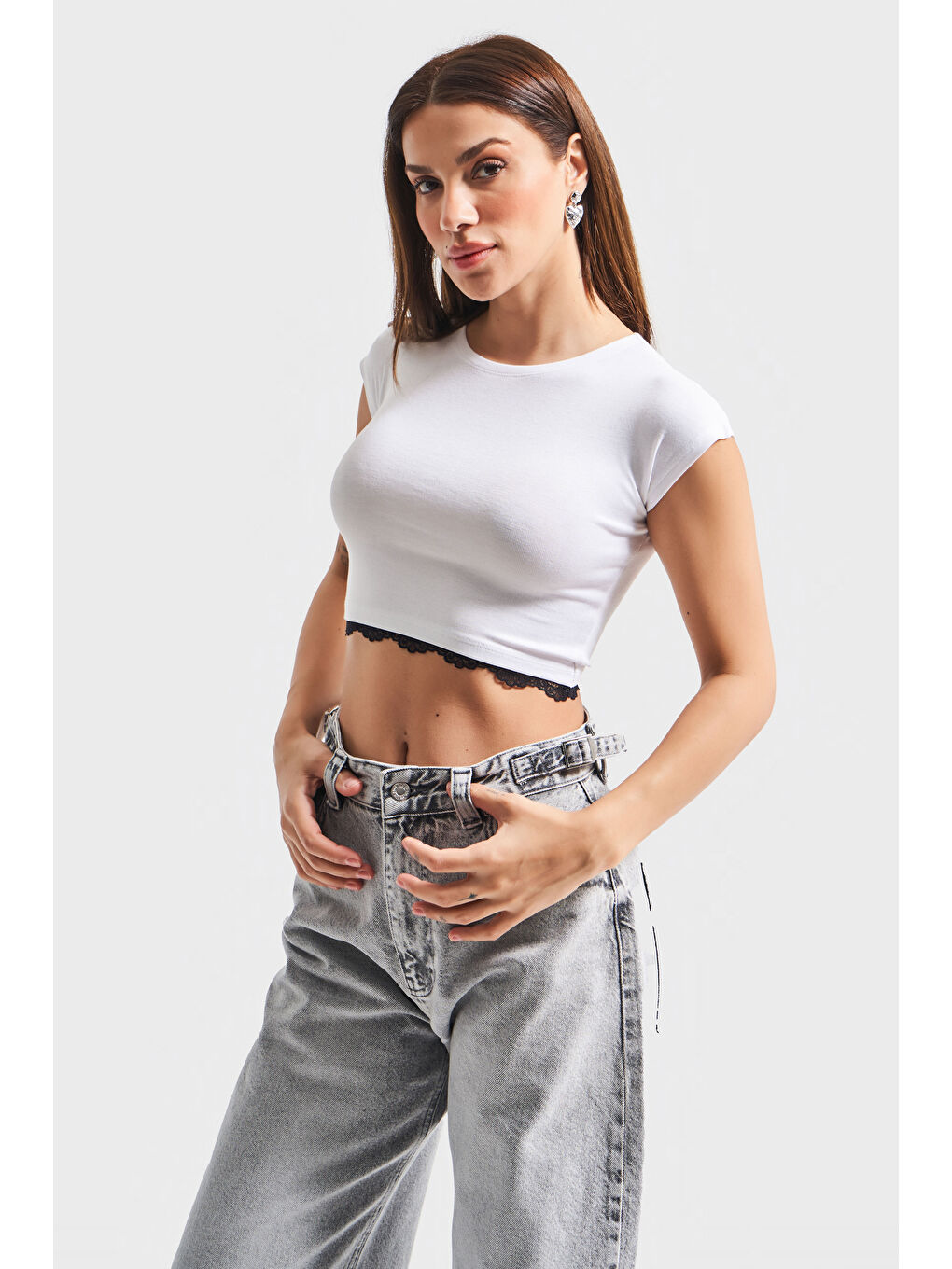 Kadın Beyaz Renk Dantel Detaylı Ful Esnek Crop Body