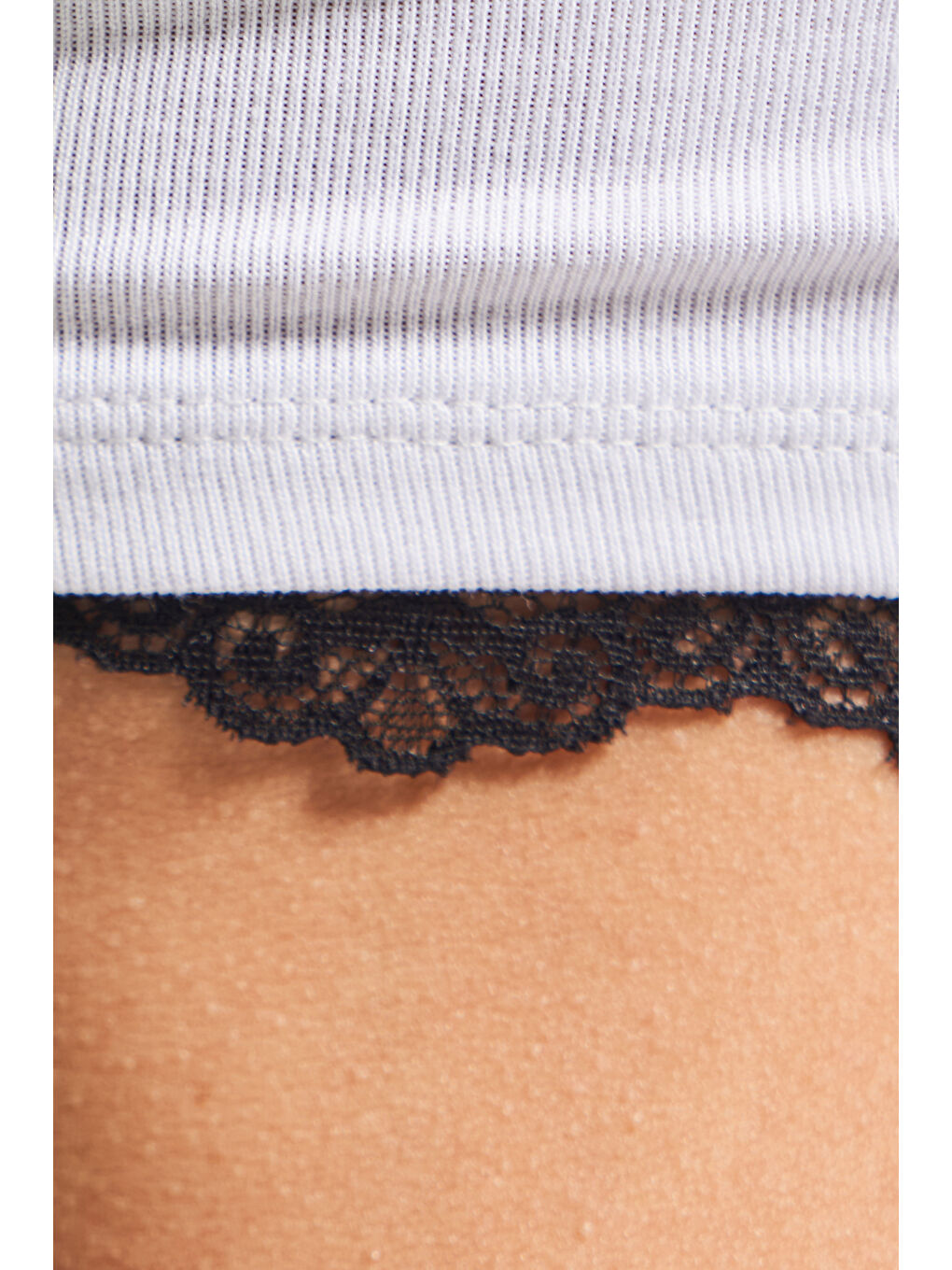 Kadın Beyaz Renk Dantel Detaylı Ful Esnek Crop Body-2