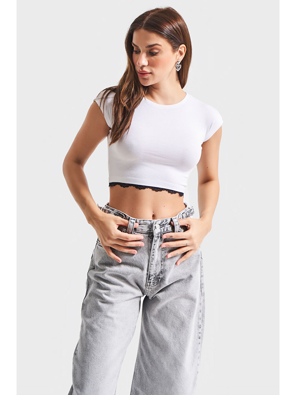 Kadın Beyaz Renk Dantel Detaylı Ful Esnek Crop Body-3