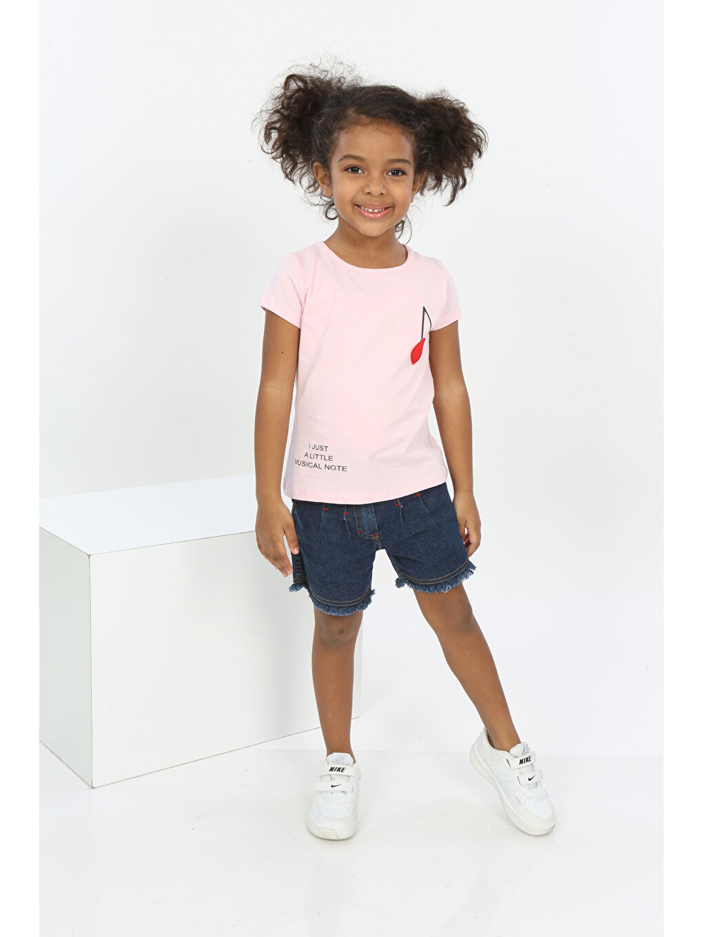 Pembe Kız Bebek Göğsü Nota Nakışlı Yazı Baskılı Tişört-4