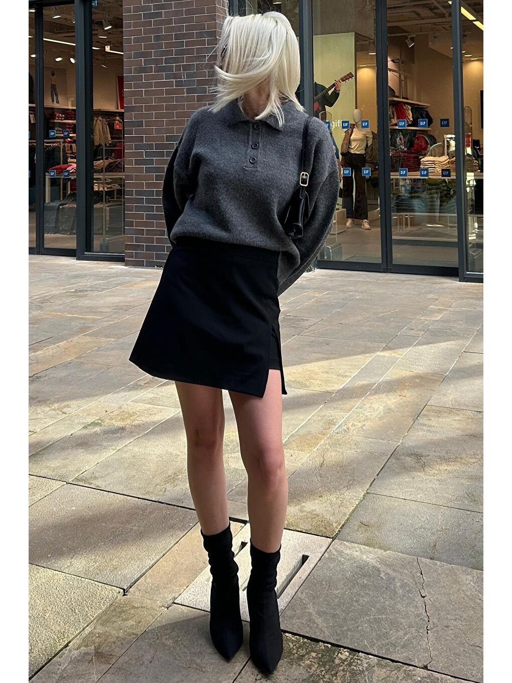 Siyah Yırtmaç Detaylı Kadın Şort Etek Mg2315-3