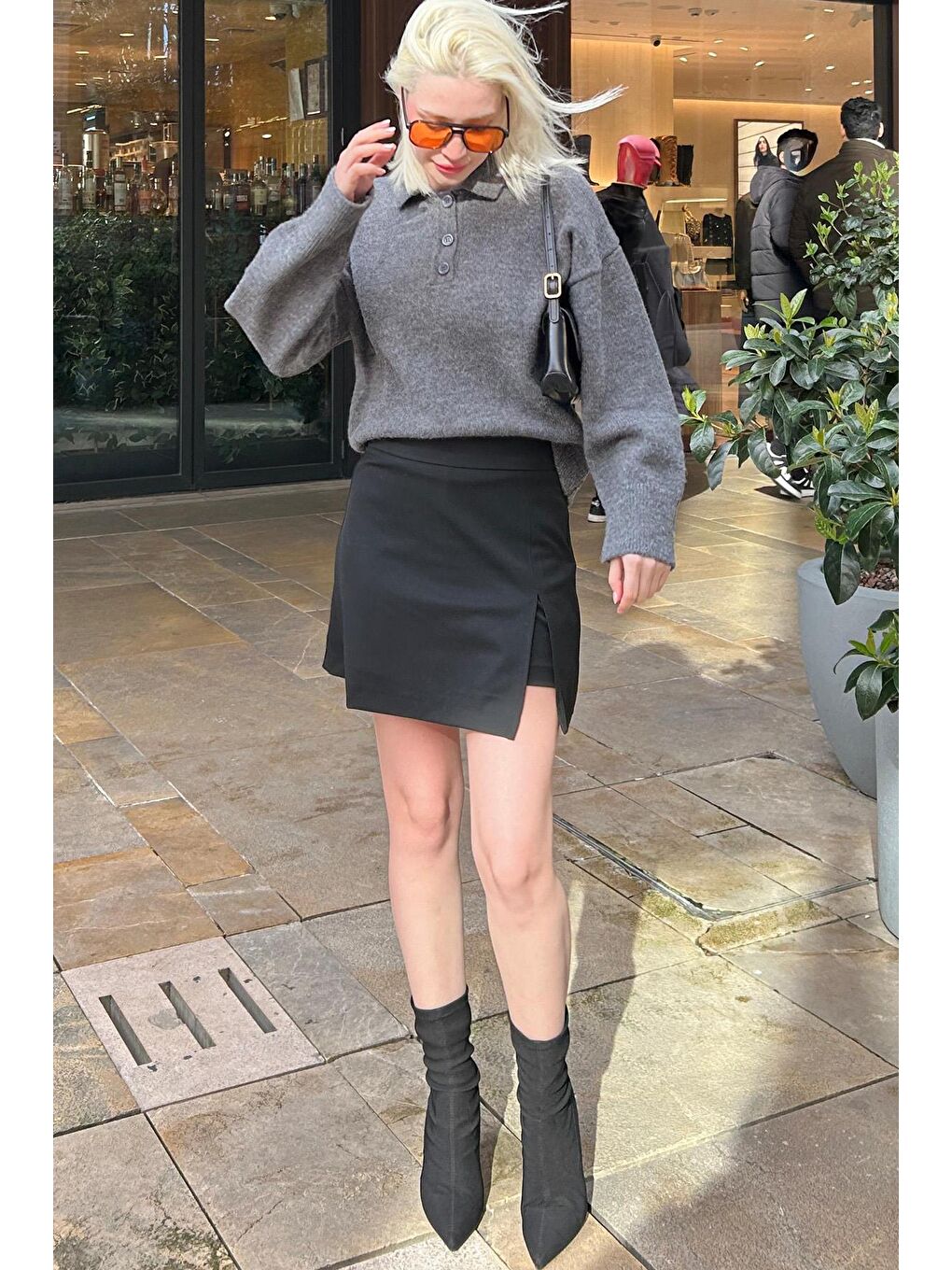 Siyah Yırtmaç Detaylı Kadın Şort Etek Mg2315-5