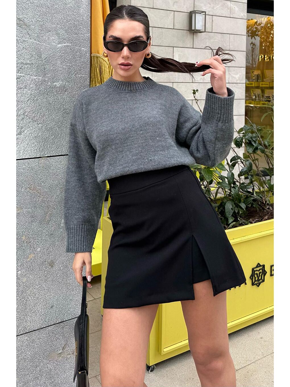 Siyah Yırtmaç Detaylı Kadın Şort Etek Mg2315-8