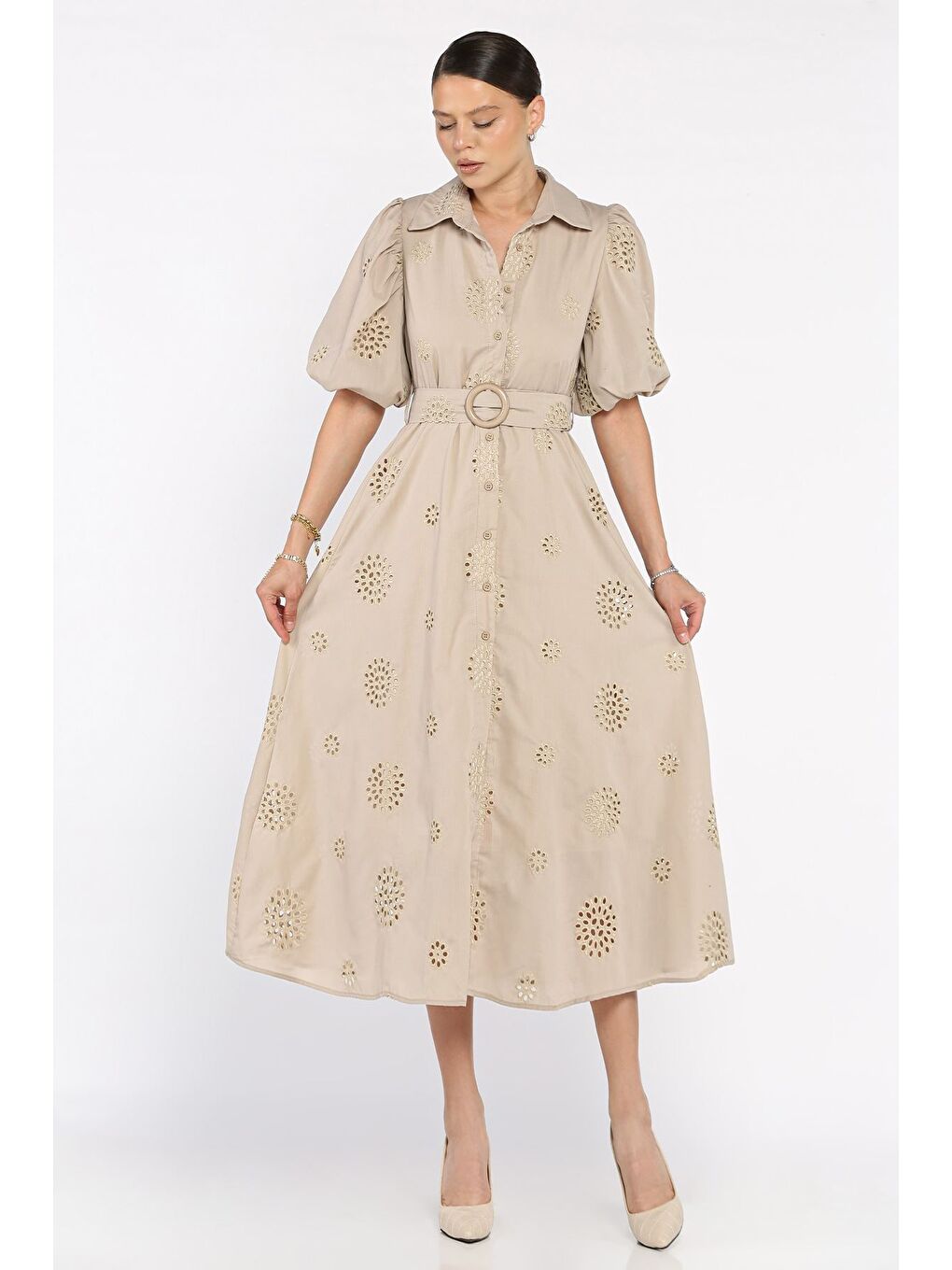 Bej Gömlek Yaka Boydan Düğmeli Kemerli Elbise