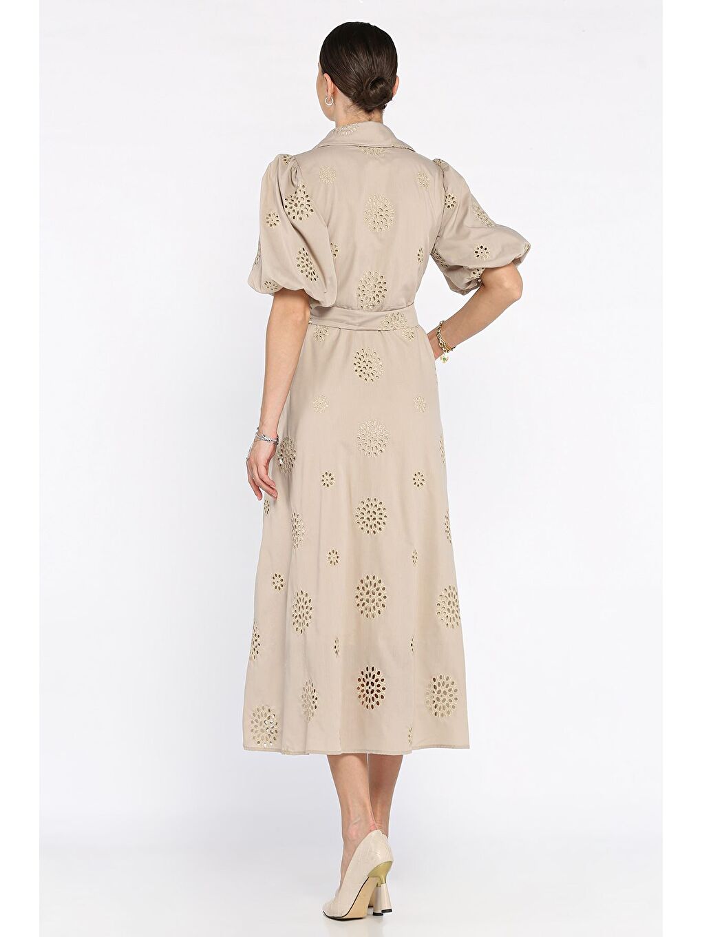 Bej Gömlek Yaka Boydan Düğmeli Kemerli Elbise-2