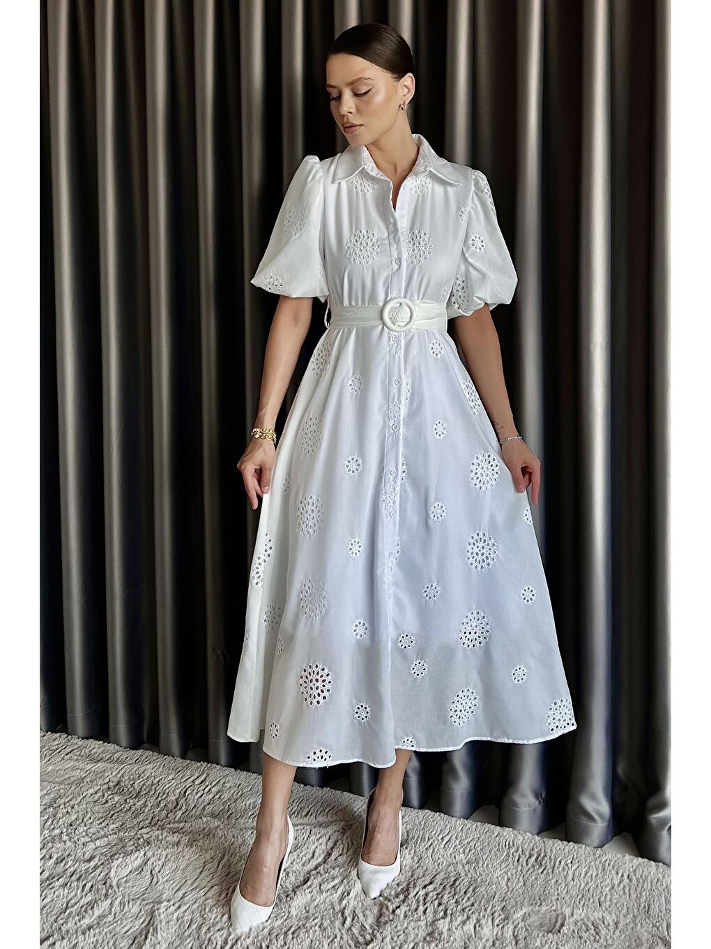 Beyaz Gömlek Yaka Boydan Düğmeli Kemerli Elbise-1