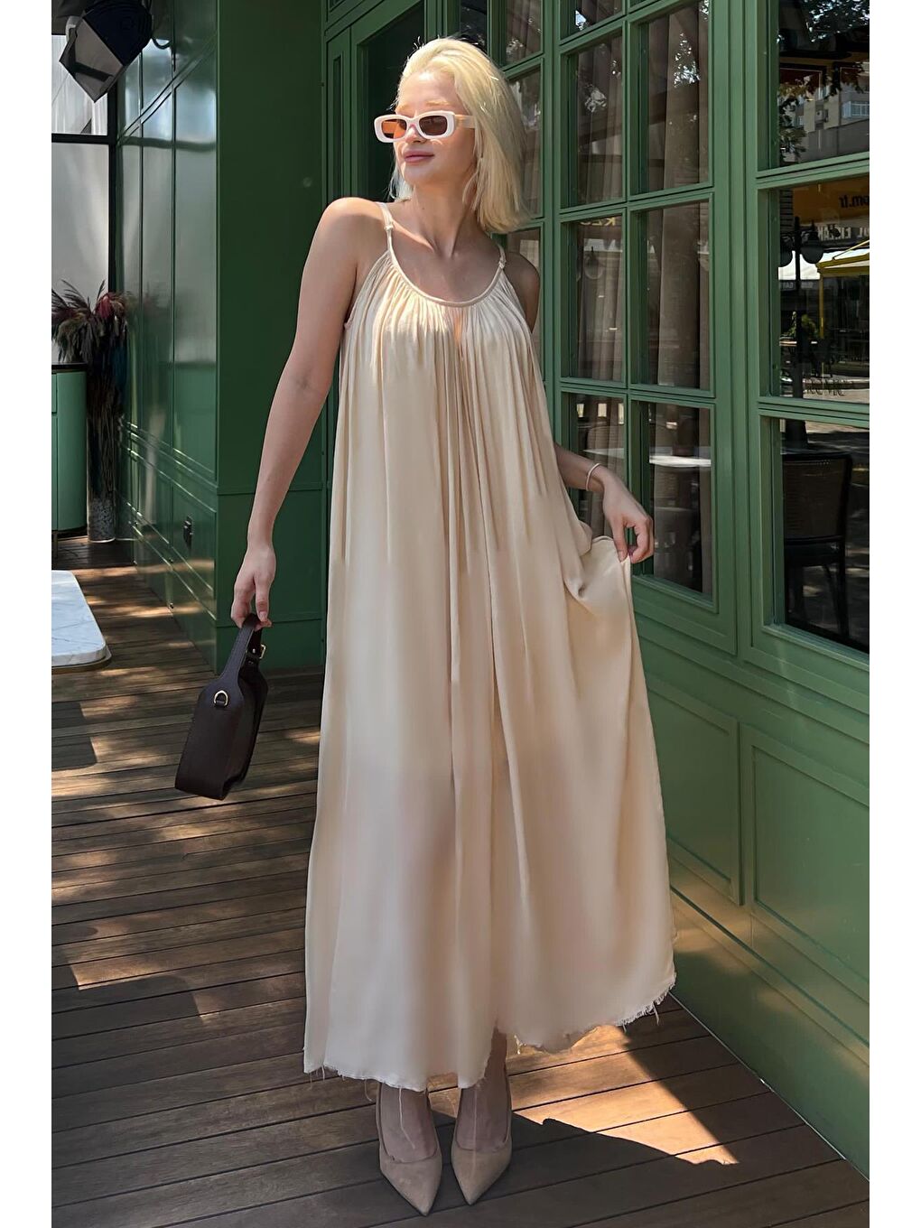 Bej Halter Yaka Yırtmaç Detaylı Desenli Uzun Elbise Mg2162-2