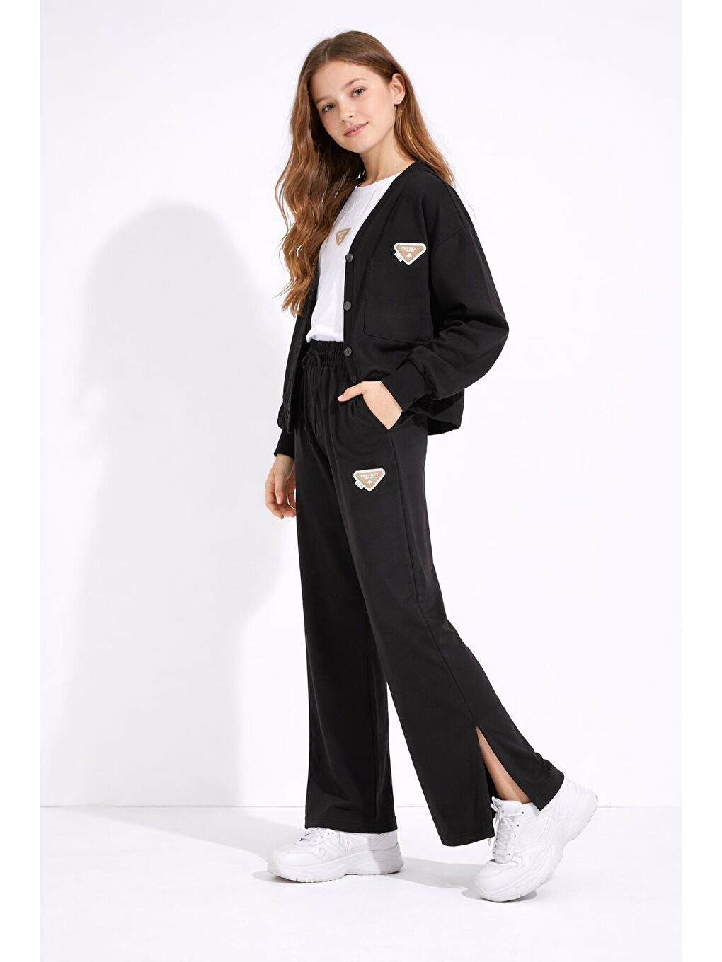 Siyah Logo Detaylı Düğmeli Hırkalı Kız Çocuk Yırtmaçlı Pantolonlu 3lü Takım 23732-1