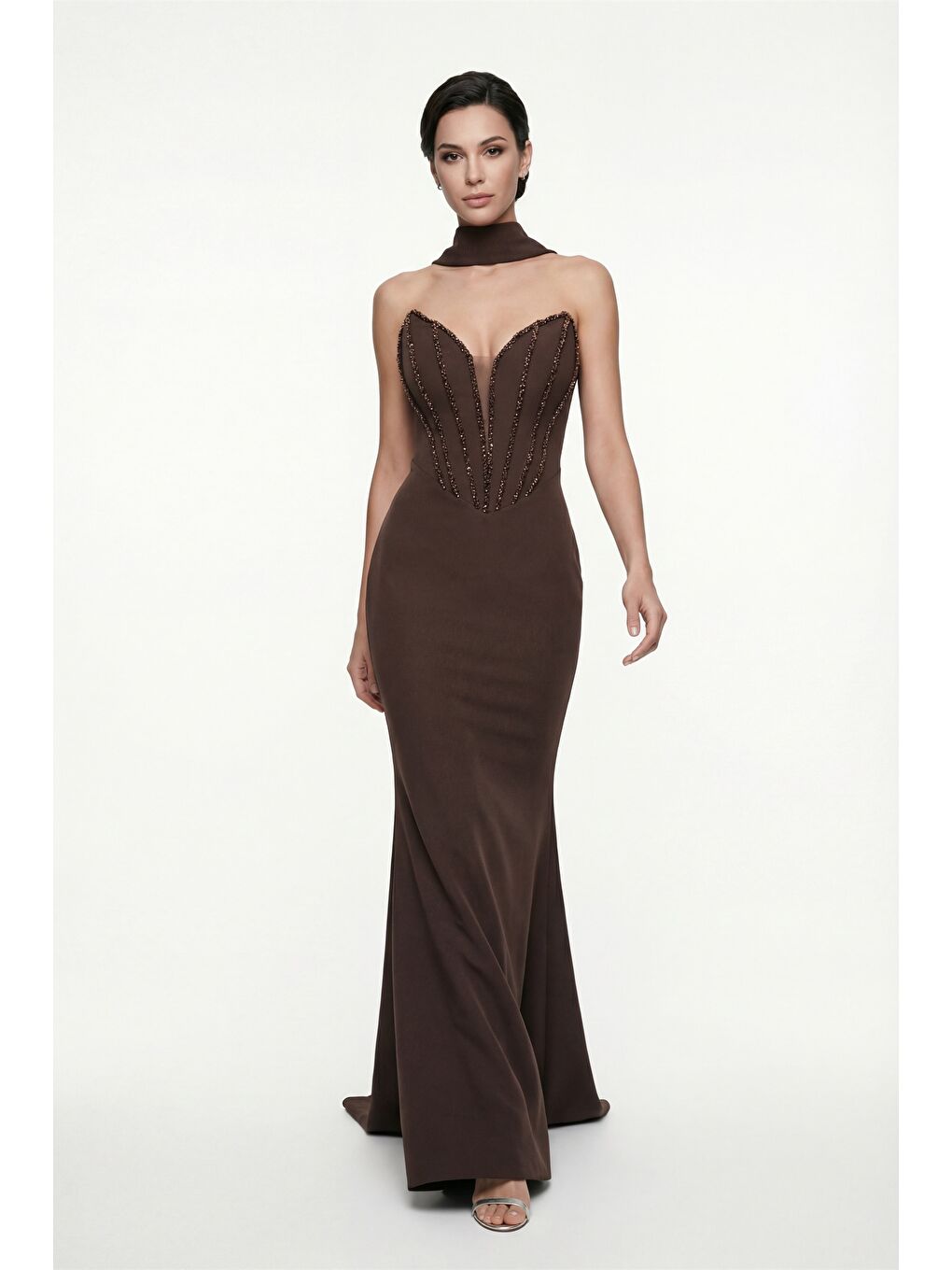 Kadın Kahverengi Straplez Yaka Taşlı Uzun Balık Abiye Elbise-1